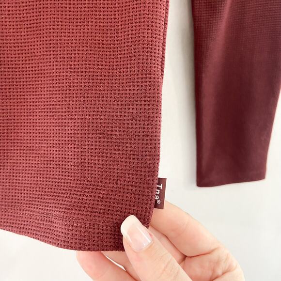 TNA by Aritzia Brick Red Waffle Knit Turtleneck Thermal Top sz Small Long Sleeve - Picture 3 of 6